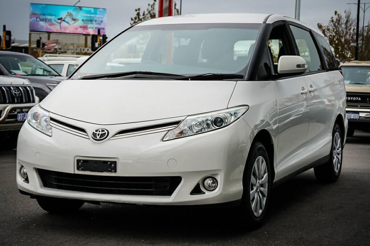 Toyota Tarago image 4