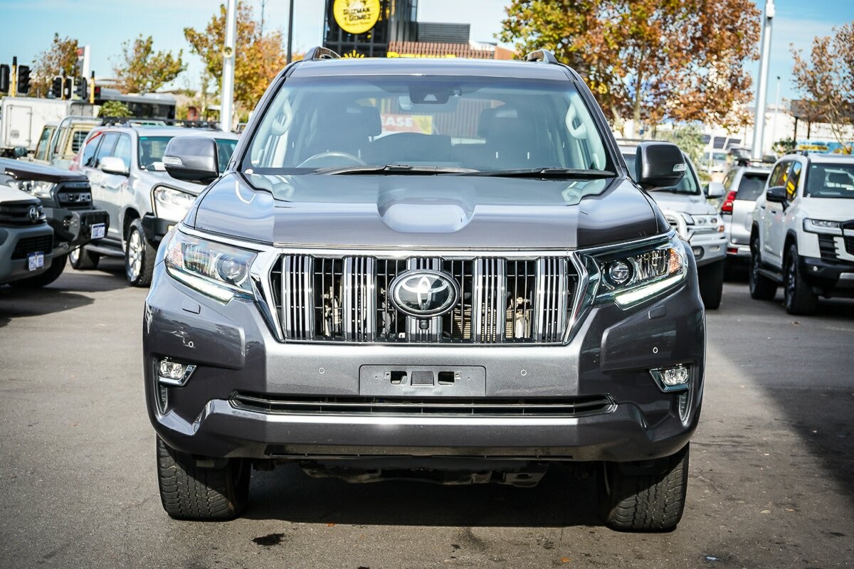 Toyota Landcruiser Prado image 3