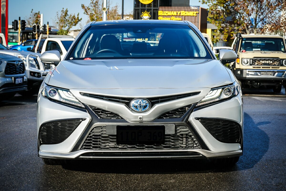 Toyota Camry image 3