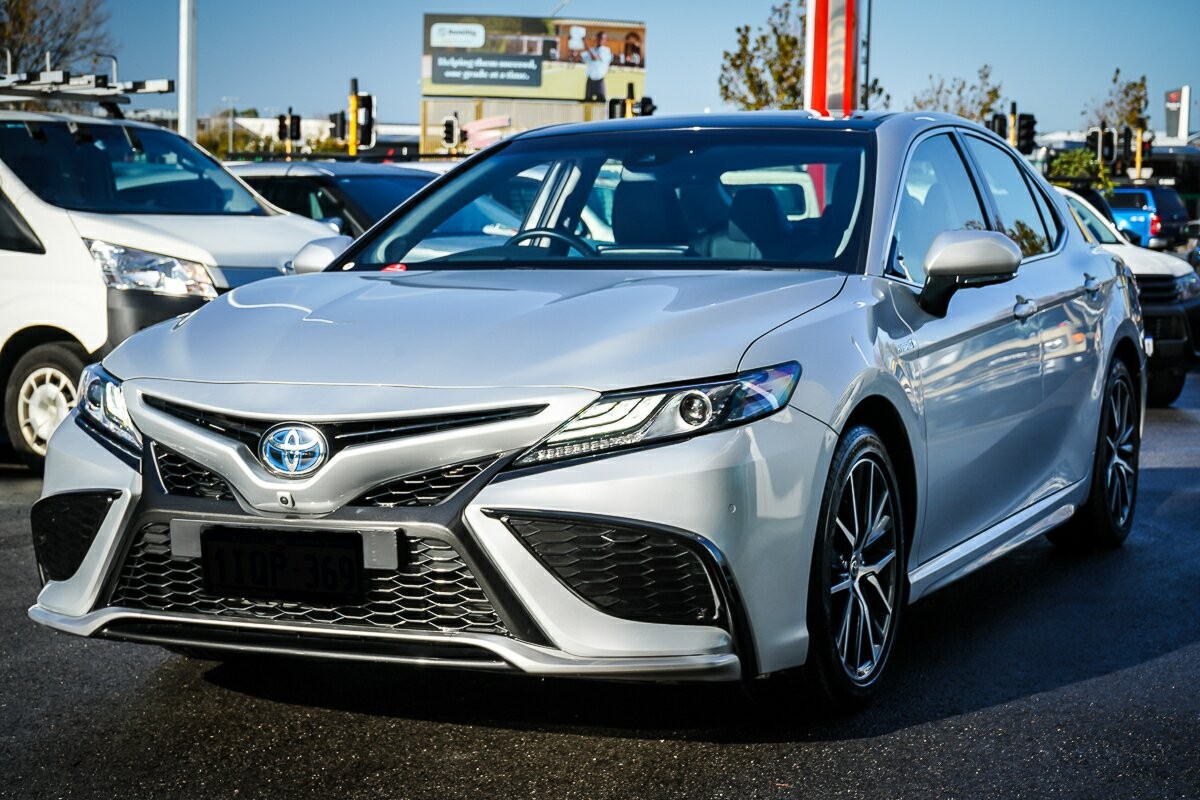 Toyota Camry image 4