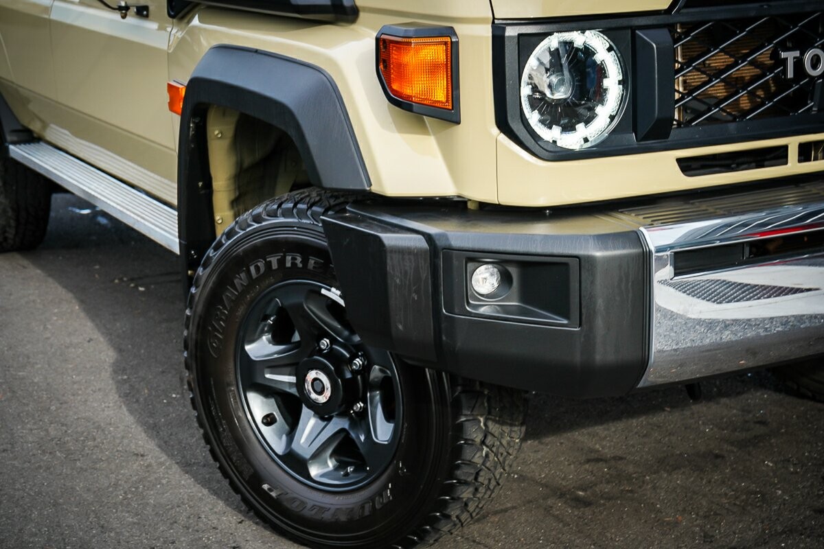 Toyota Landcruiser image 2