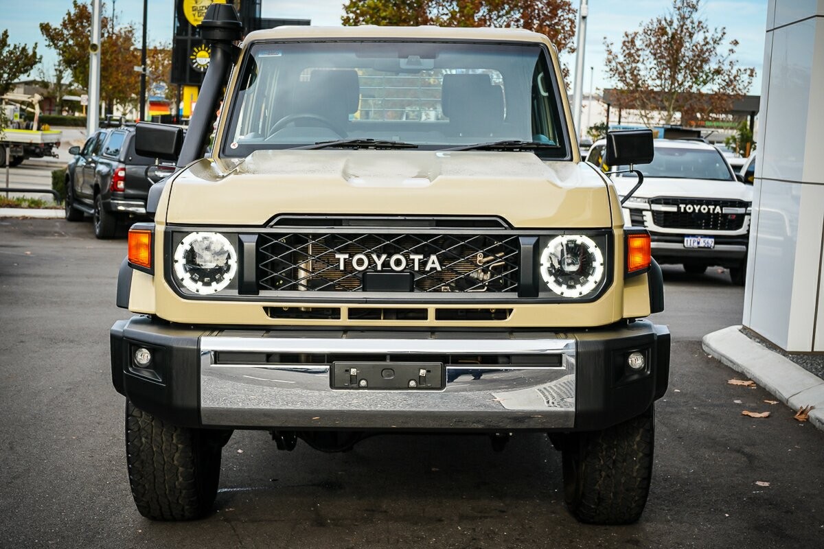 Toyota Landcruiser image 3