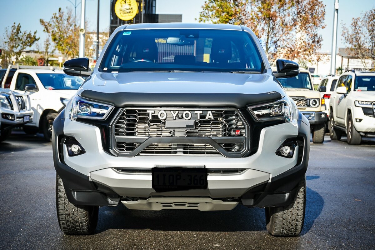 Toyota Hilux image 3