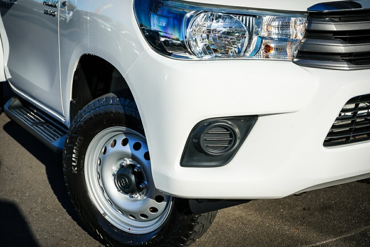 Toyota Hilux image 2
