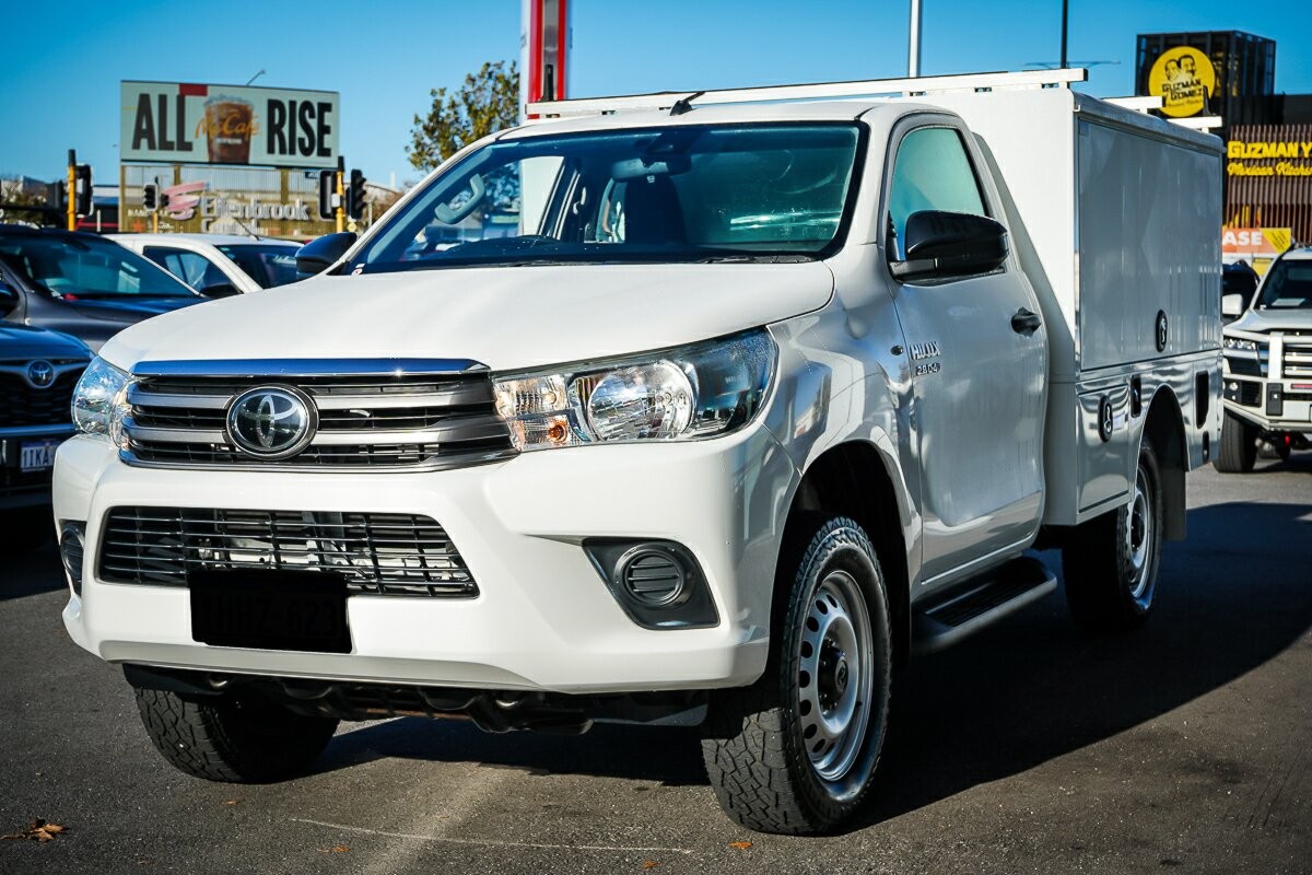 Toyota Hilux image 4