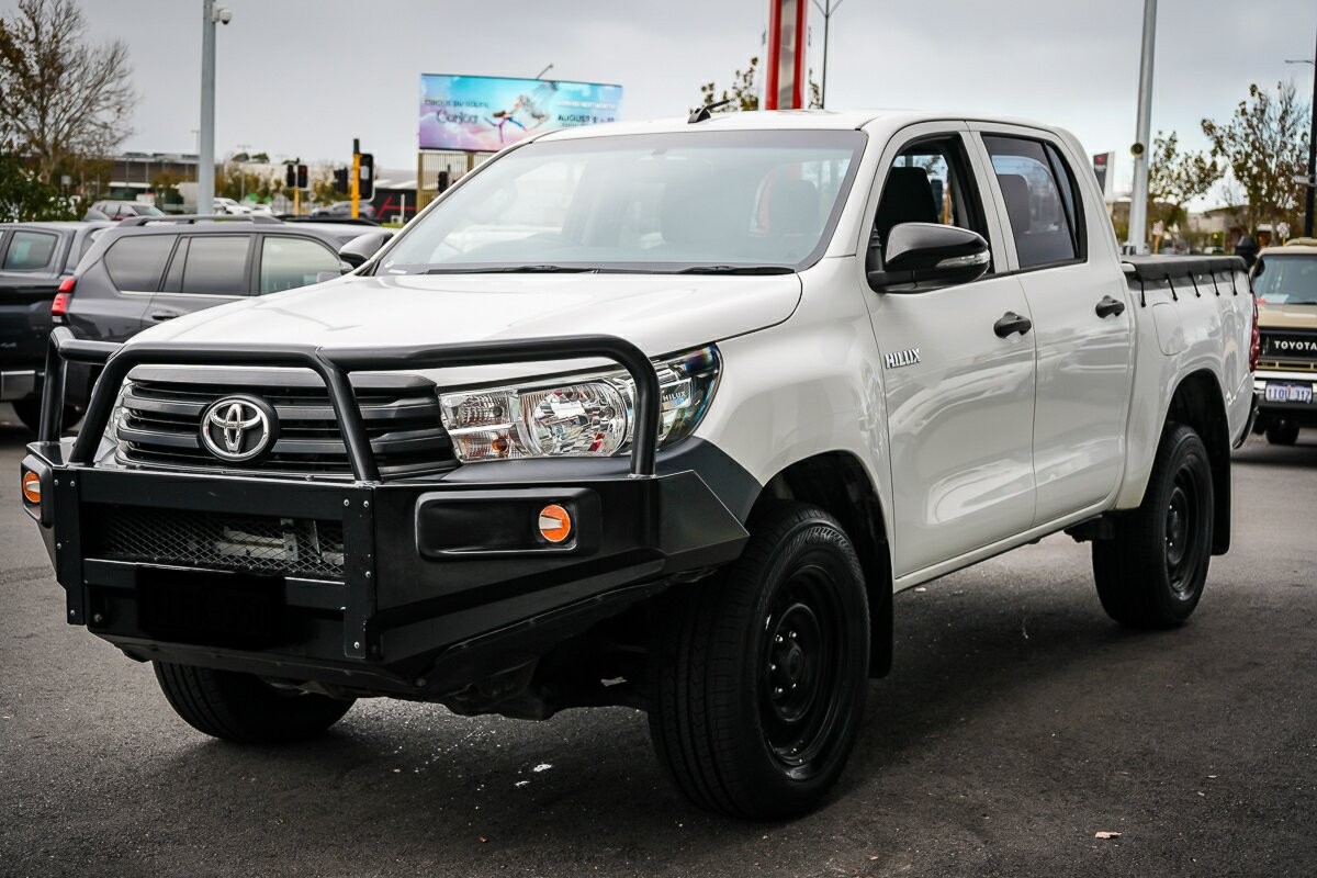 Toyota Hilux image 4