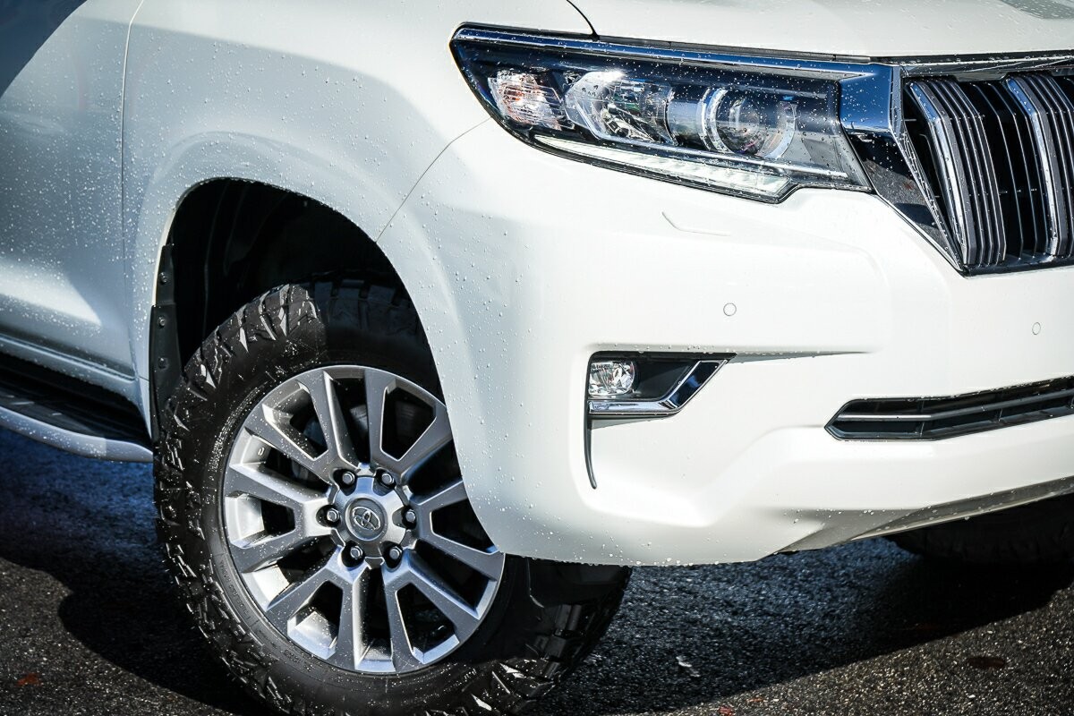 Toyota Landcruiser Prado image 2