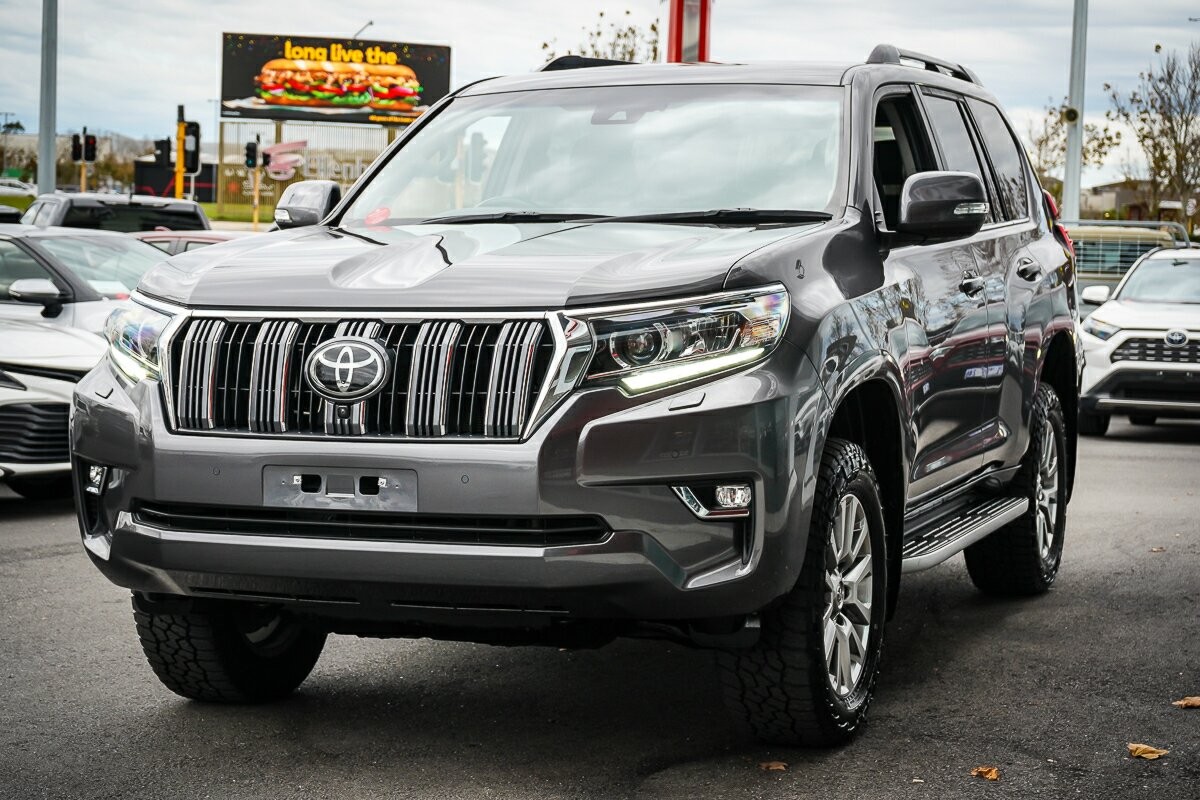 Toyota Landcruiser Prado image 4