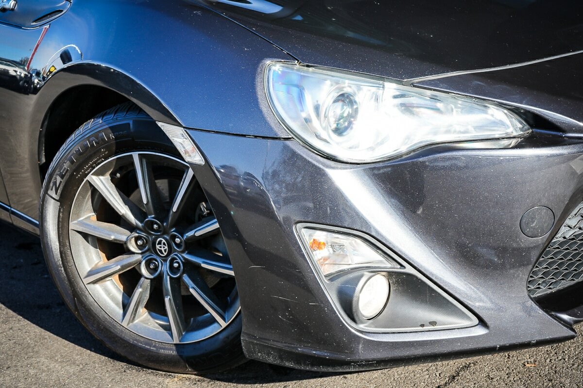Toyota 86 image 2