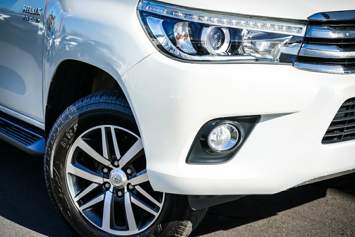 Toyota Hilux image 2