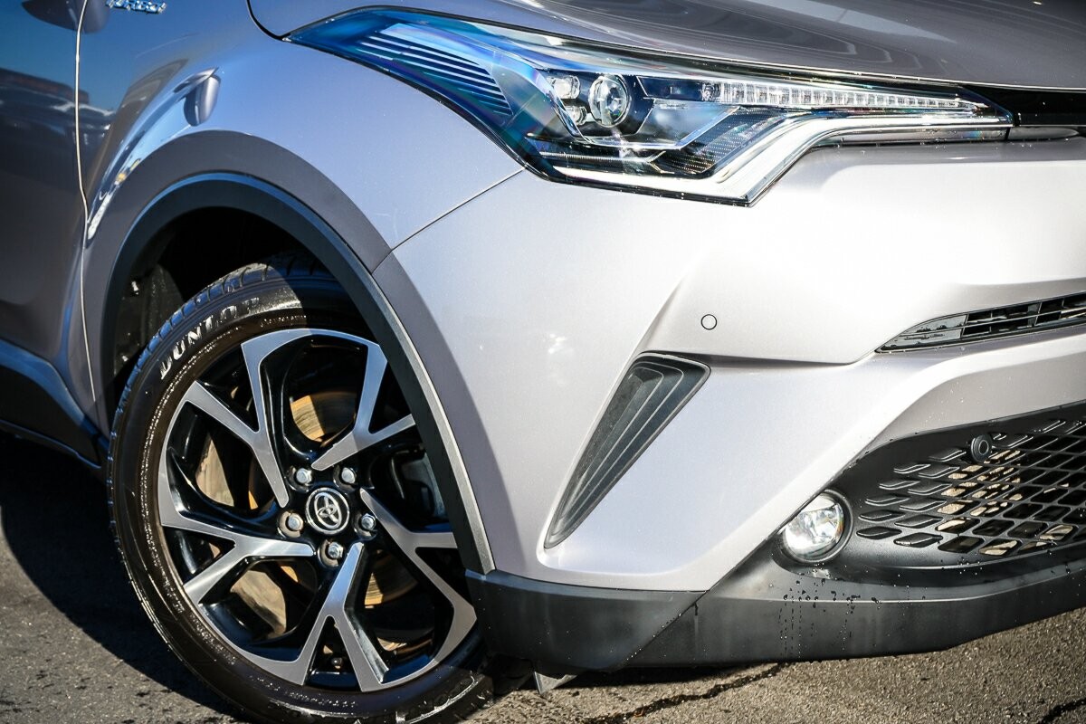 Toyota C-hr image 2