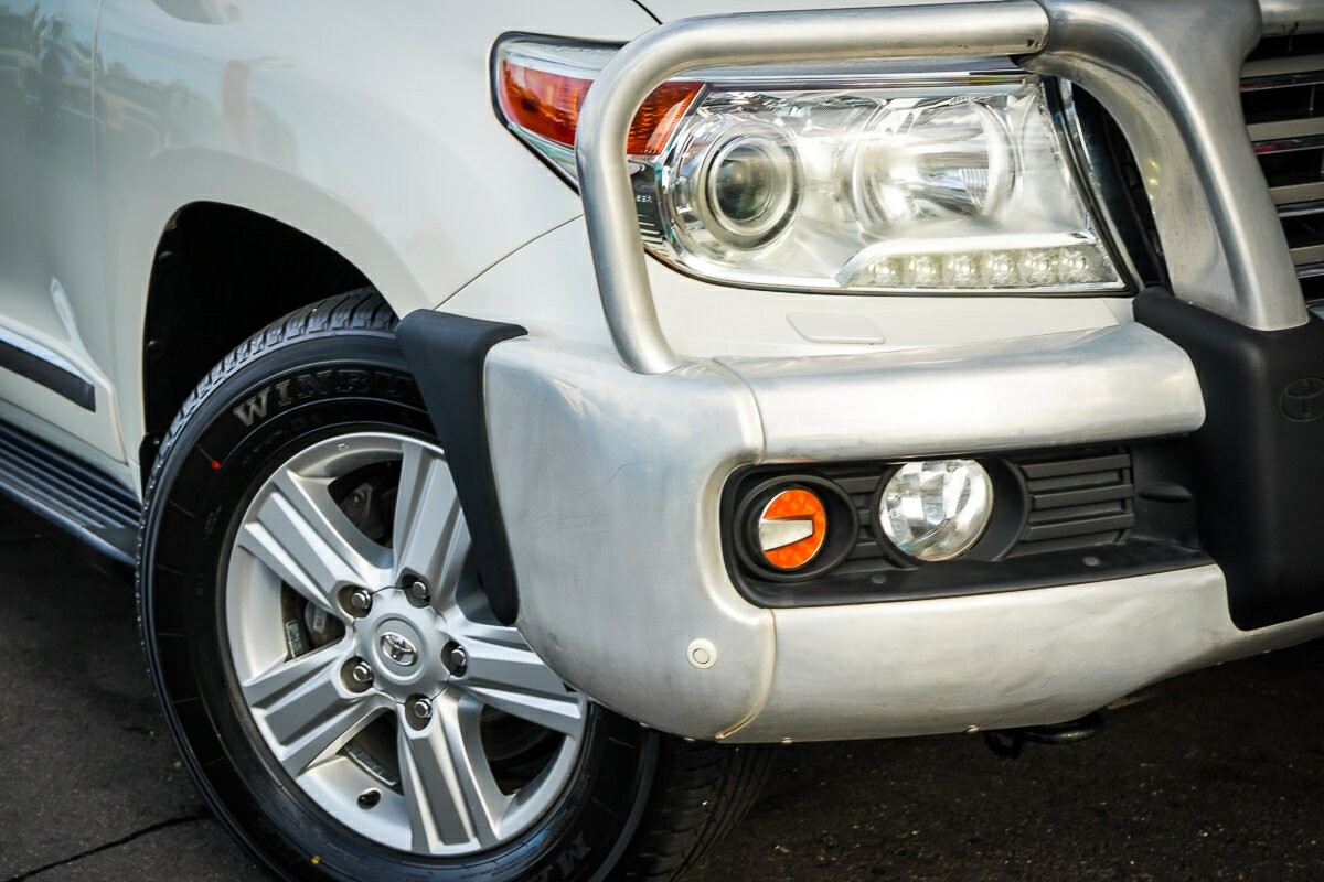 Toyota Landcruiser image 2