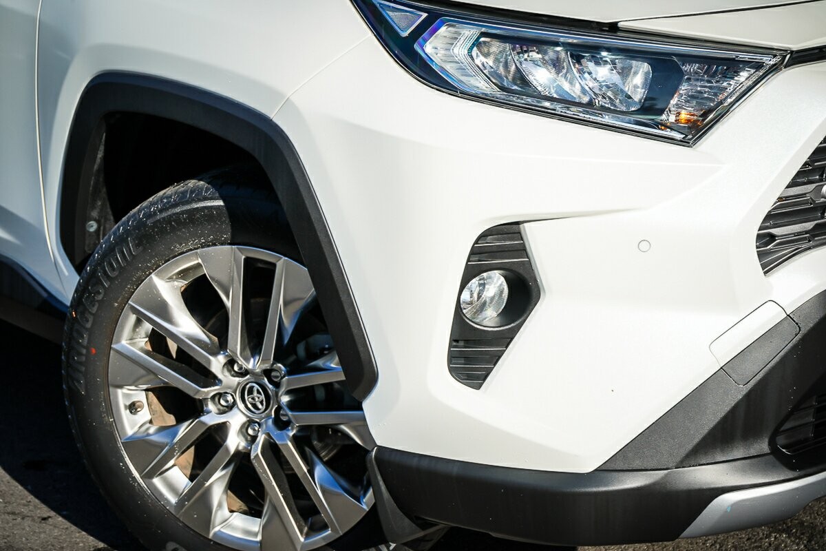 Toyota Rav4 image 2
