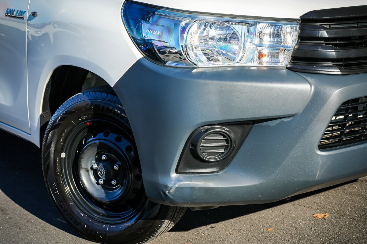 Toyota Hilux image 2