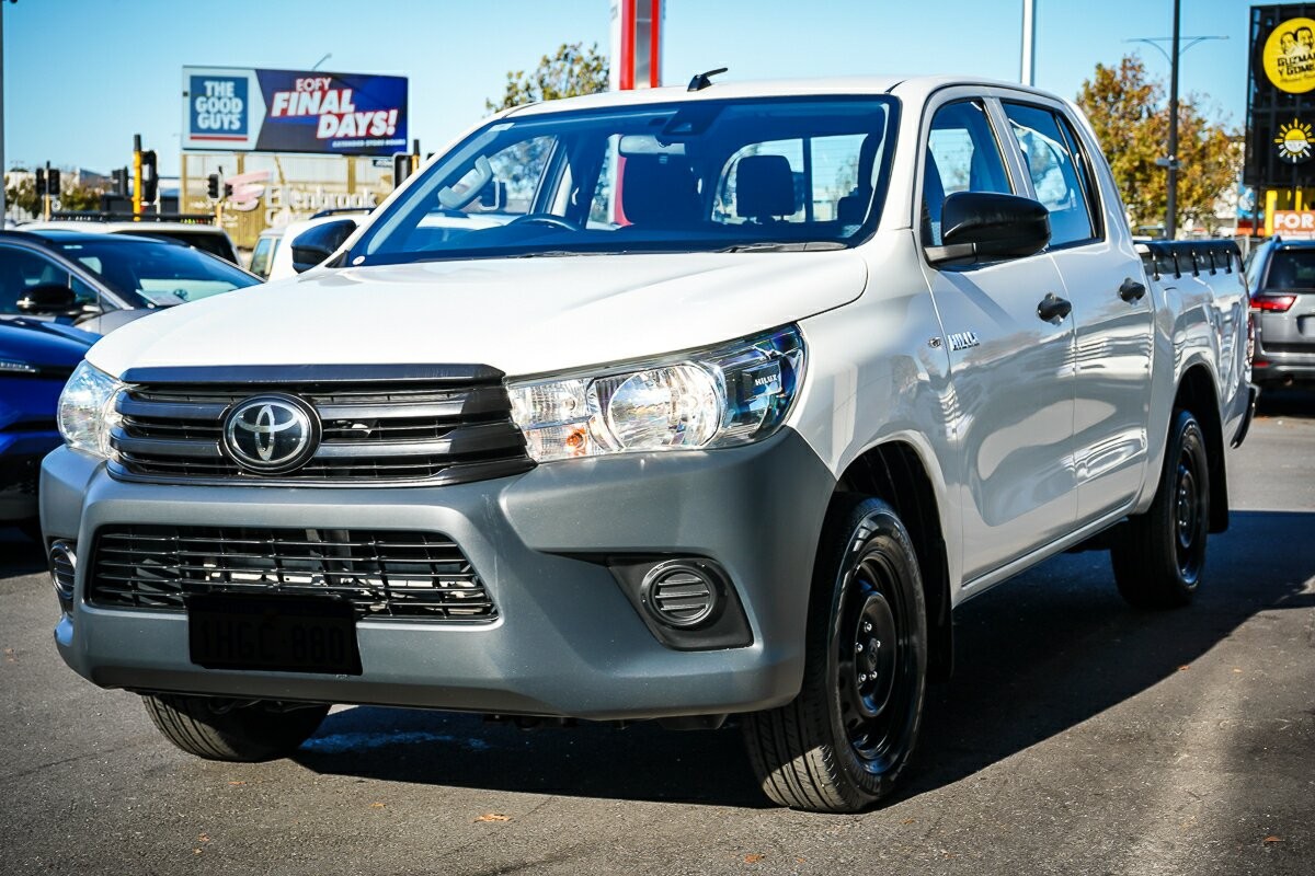 Toyota Hilux image 4
