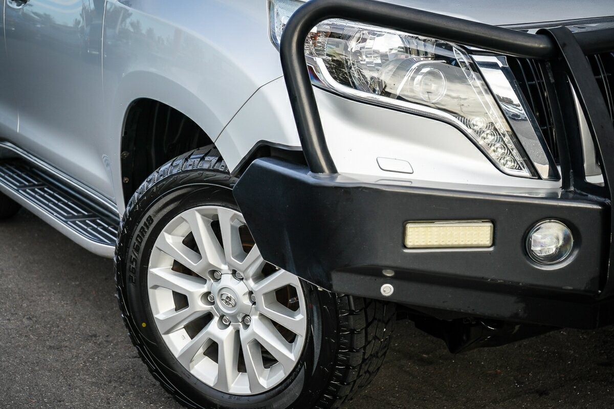 Toyota Landcruiser Prado image 2