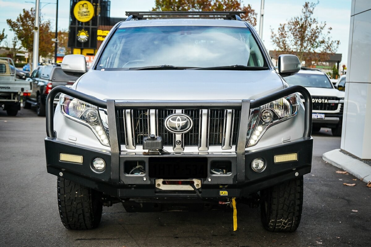 Toyota Landcruiser Prado image 3