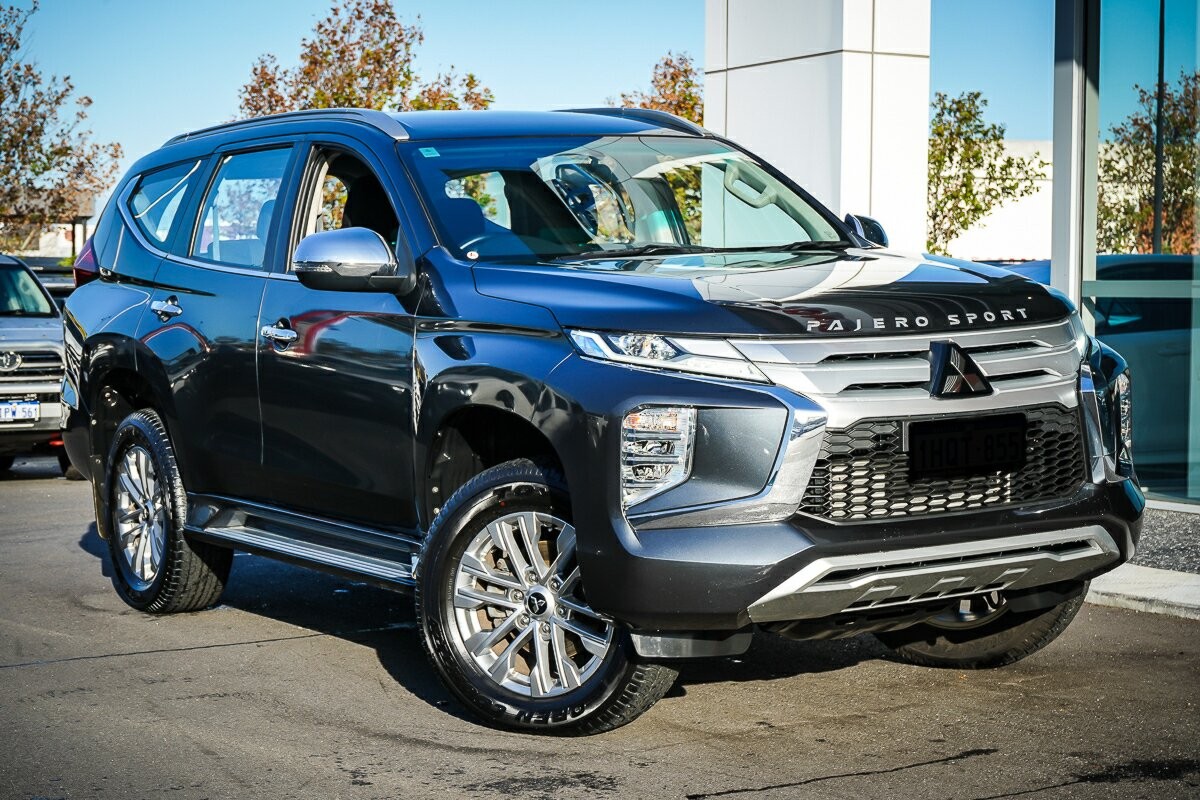 Mitsubishi Pajero Sport image 1