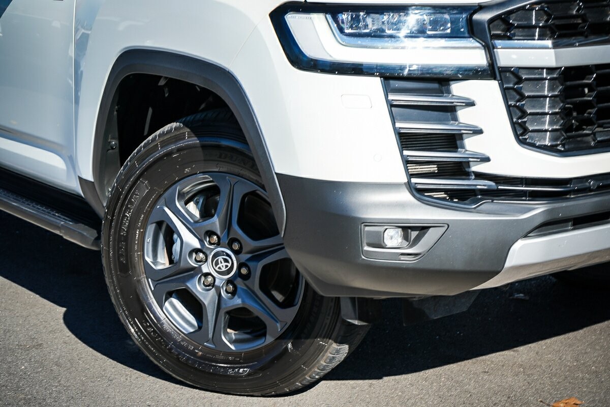 Toyota Landcruiser image 2