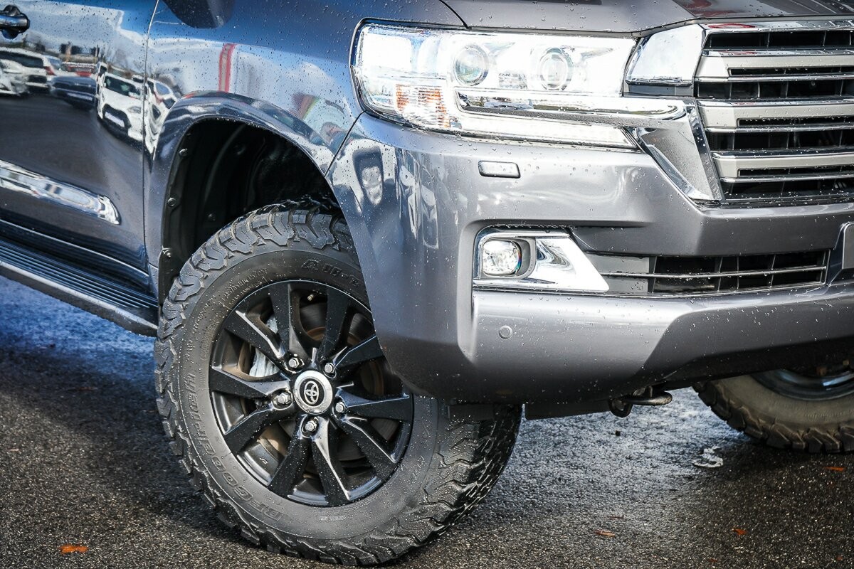 Toyota Landcruiser image 2