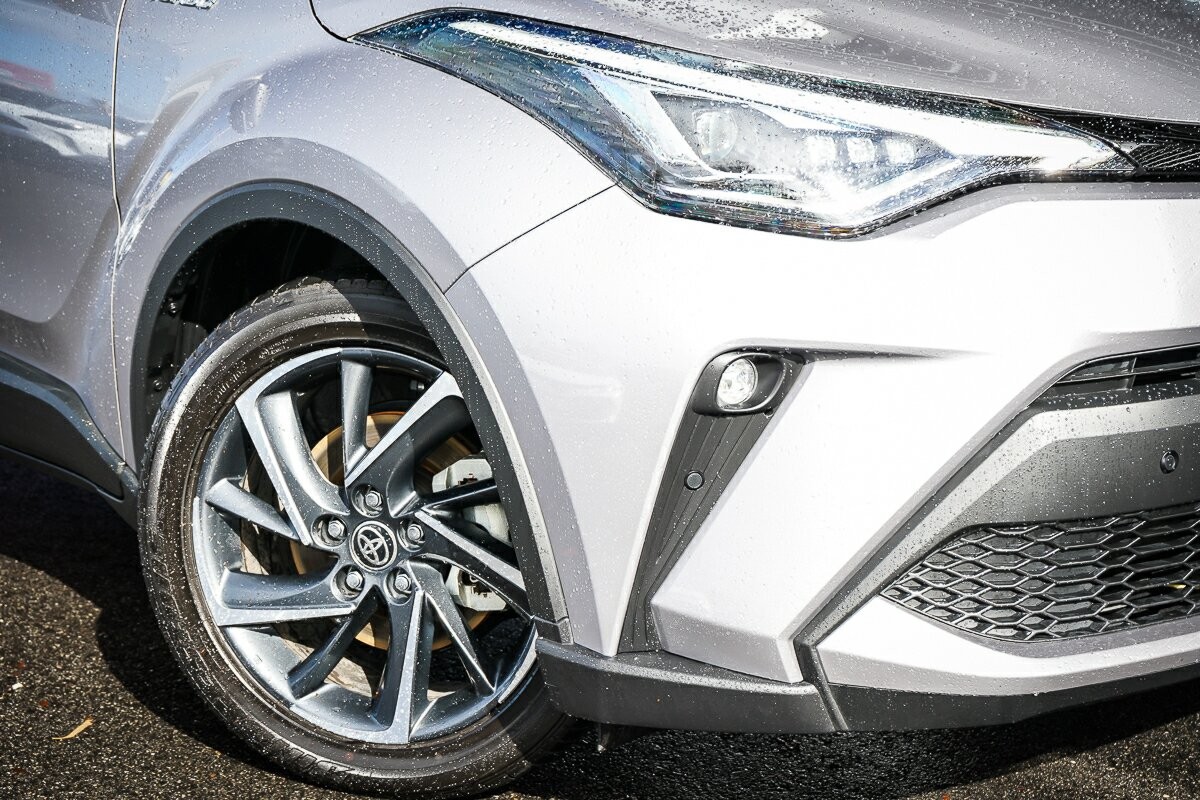Toyota C-hr image 2