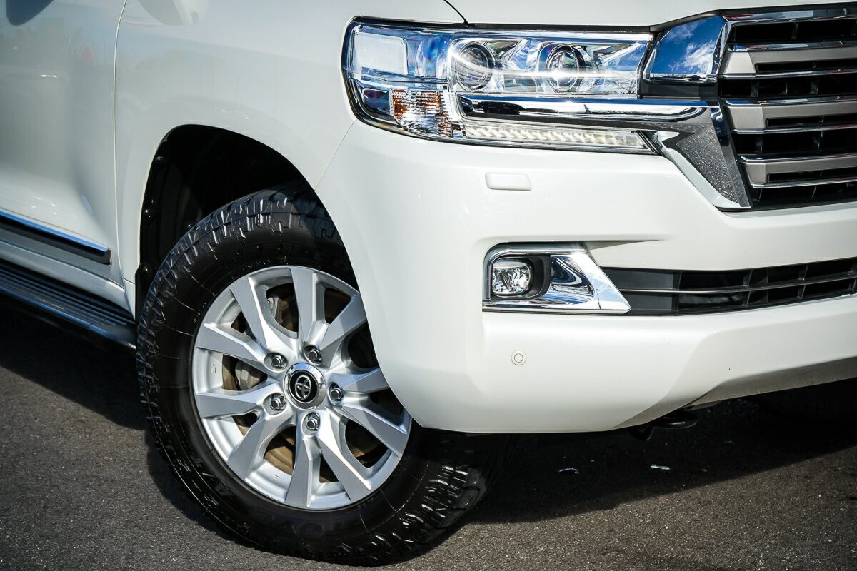 Toyota Landcruiser image 2