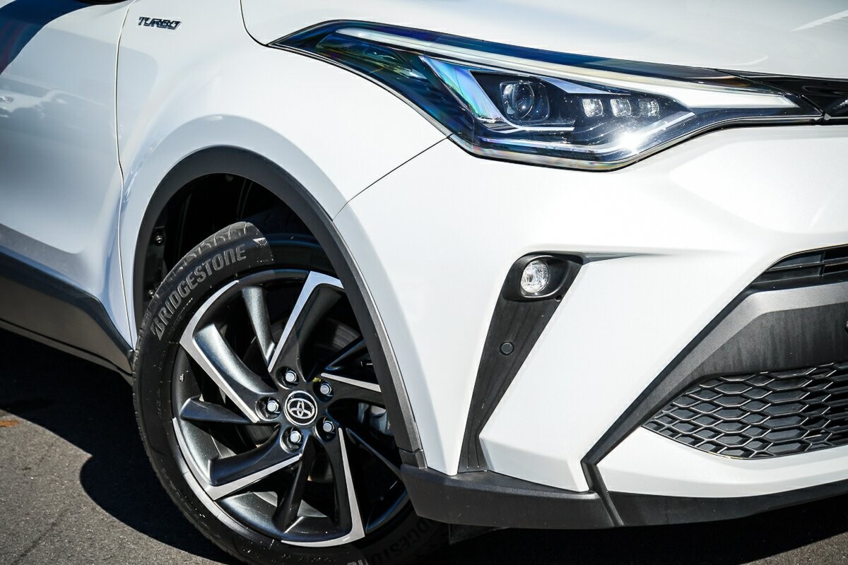Toyota C-hr image 2