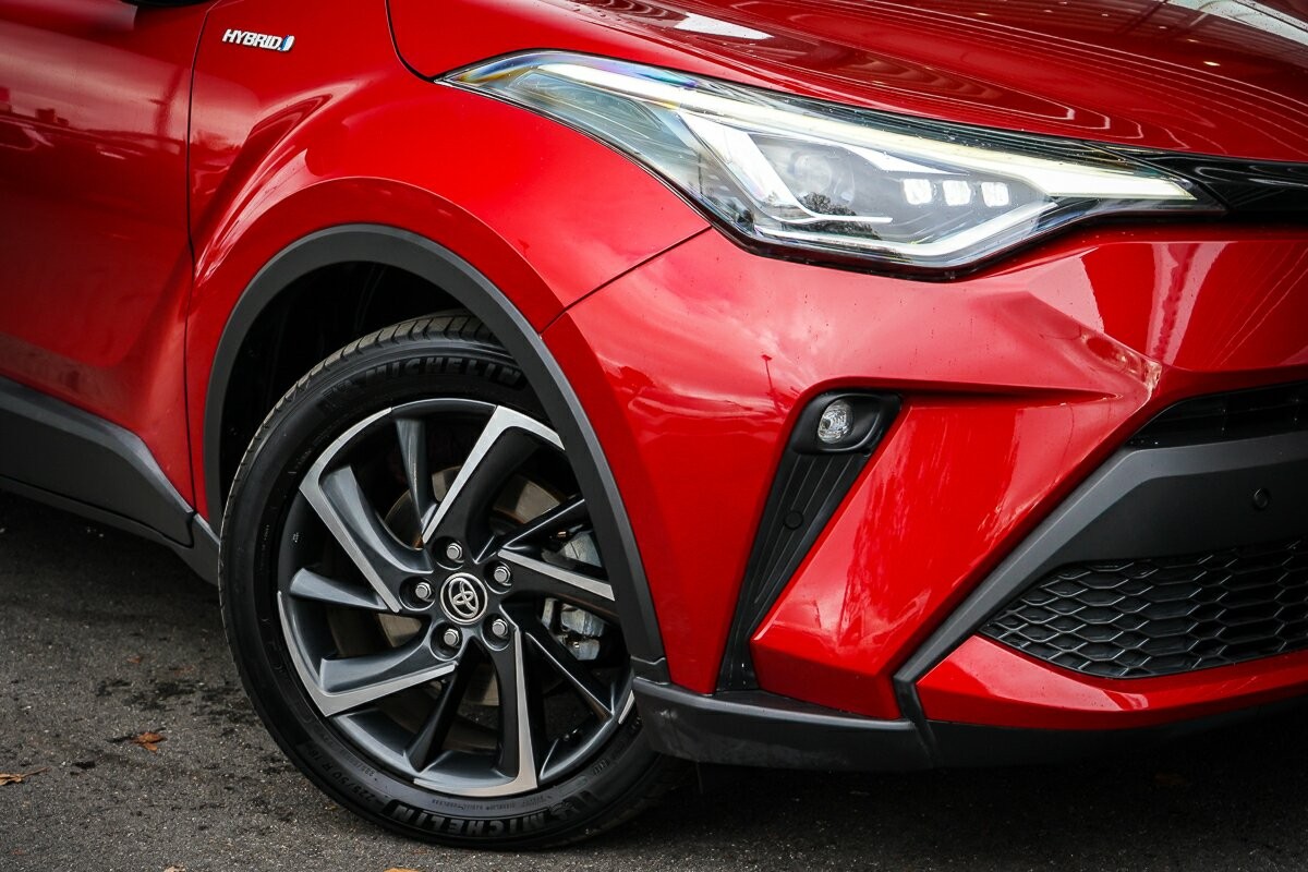 Toyota C-hr image 2