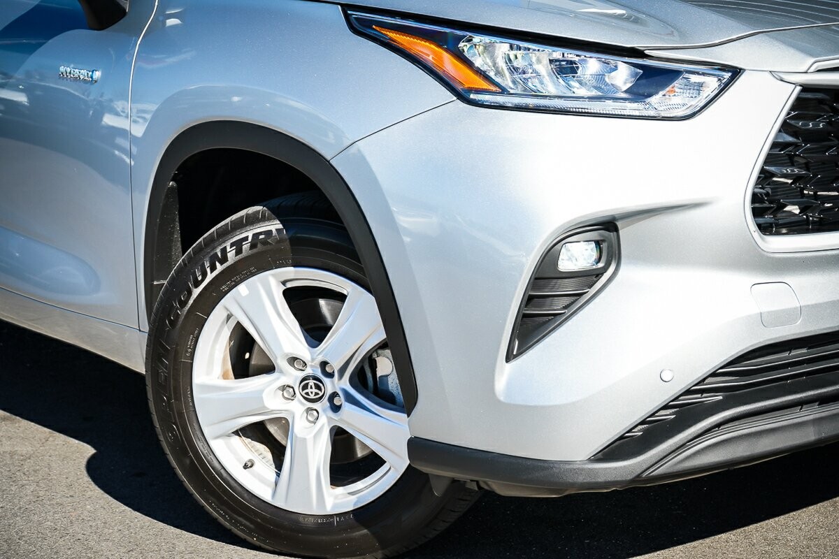 Toyota Kluger image 2