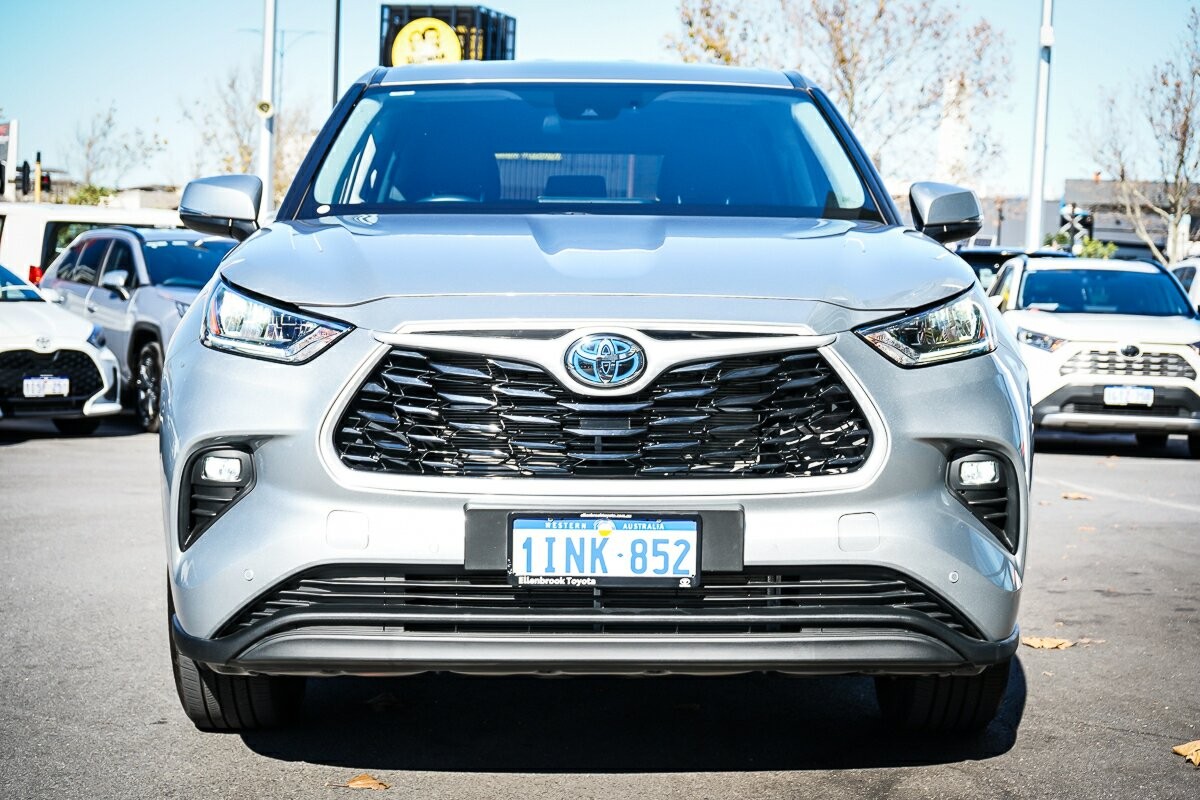 Toyota Kluger image 3