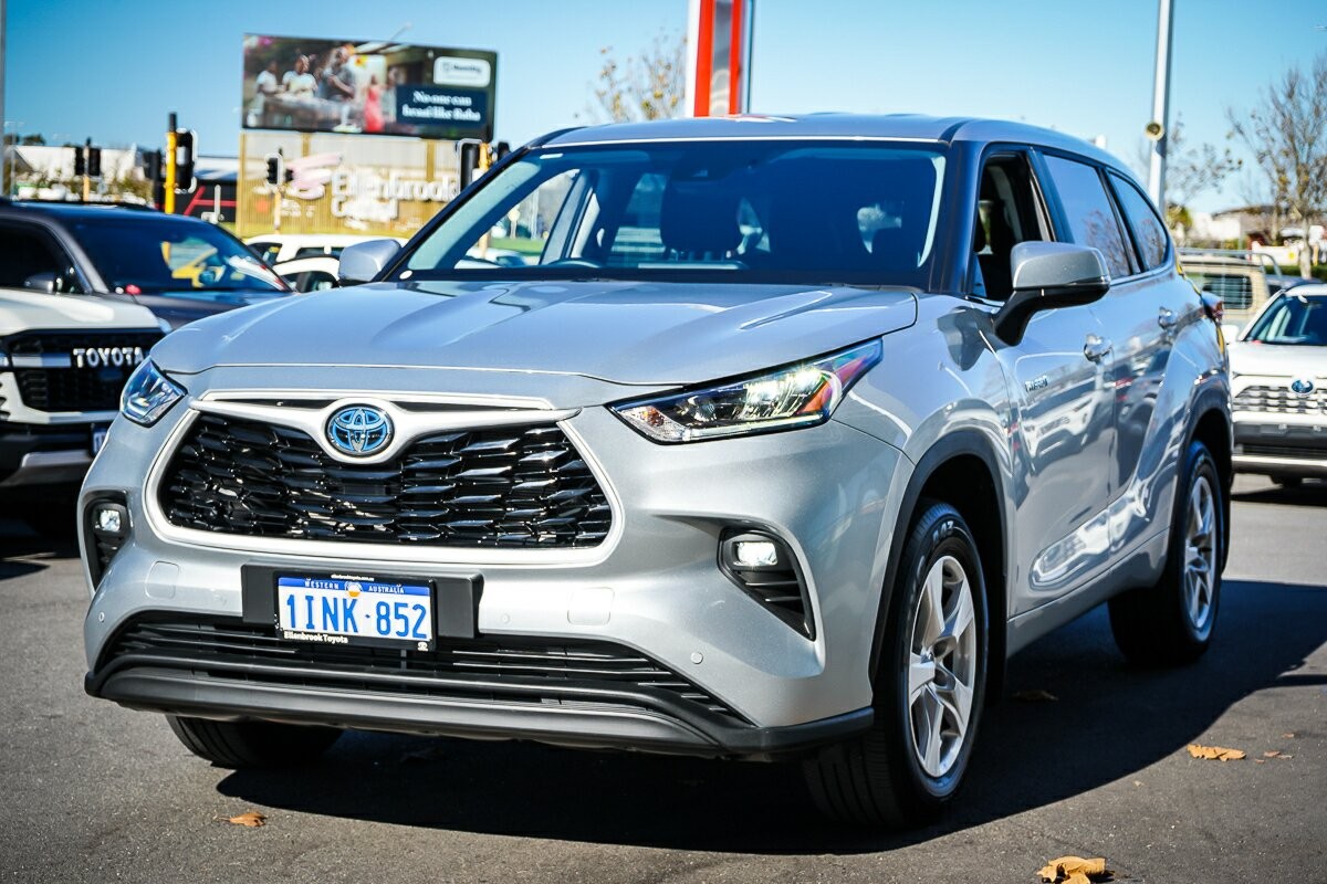 Toyota Kluger image 4