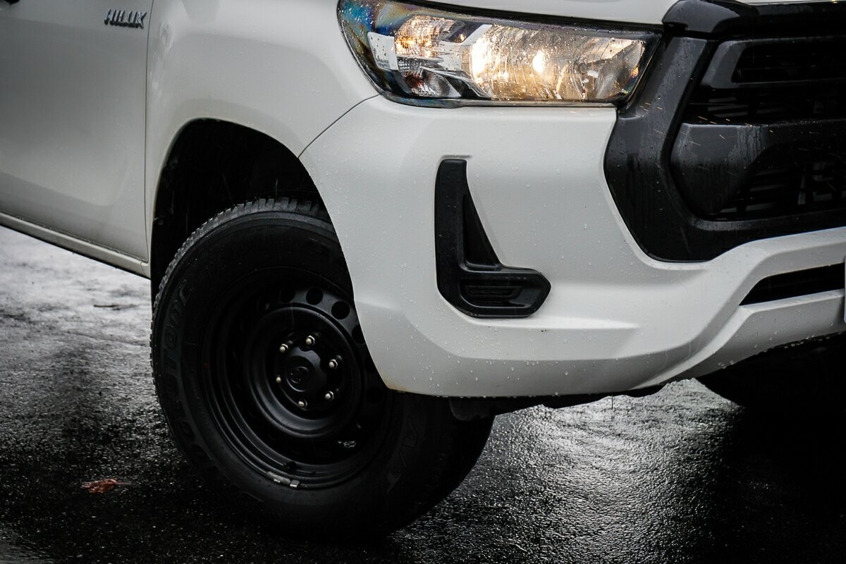 Toyota Hilux image 2