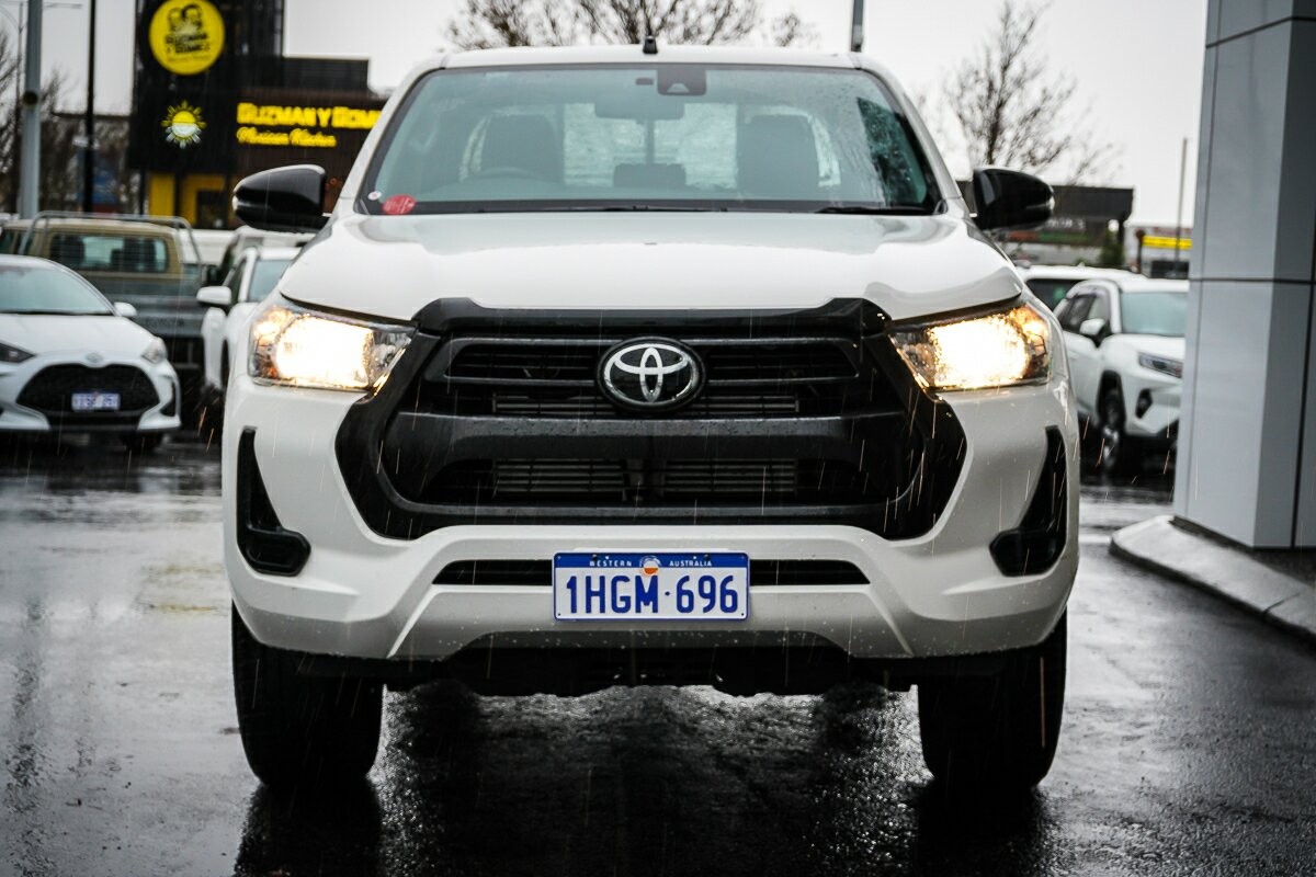 Toyota Hilux image 3
