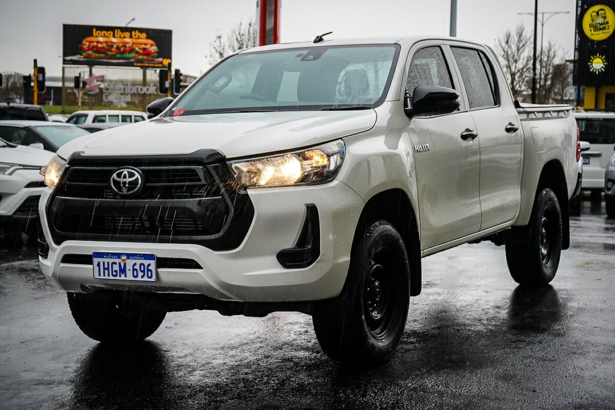 Toyota Hilux image 4