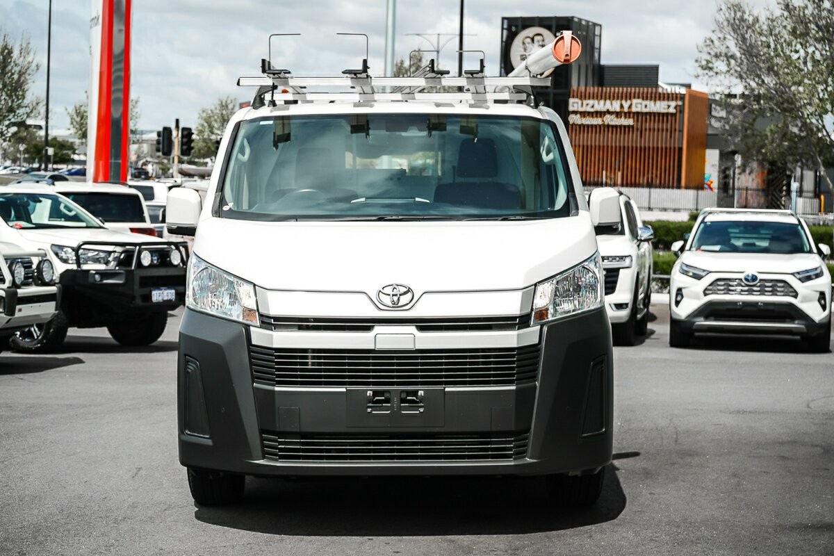 Toyota Hiace image 3