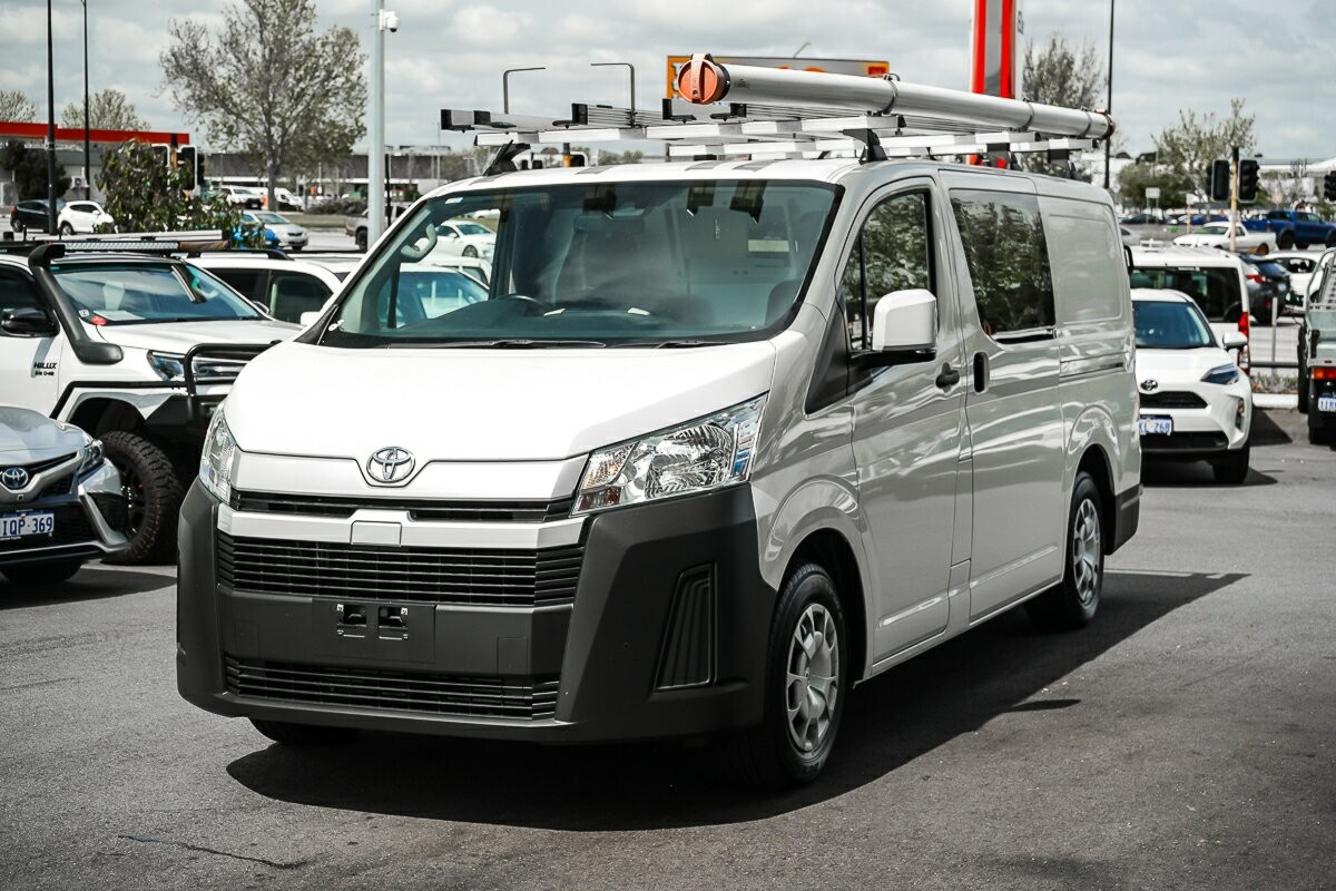 Toyota Hiace image 4
