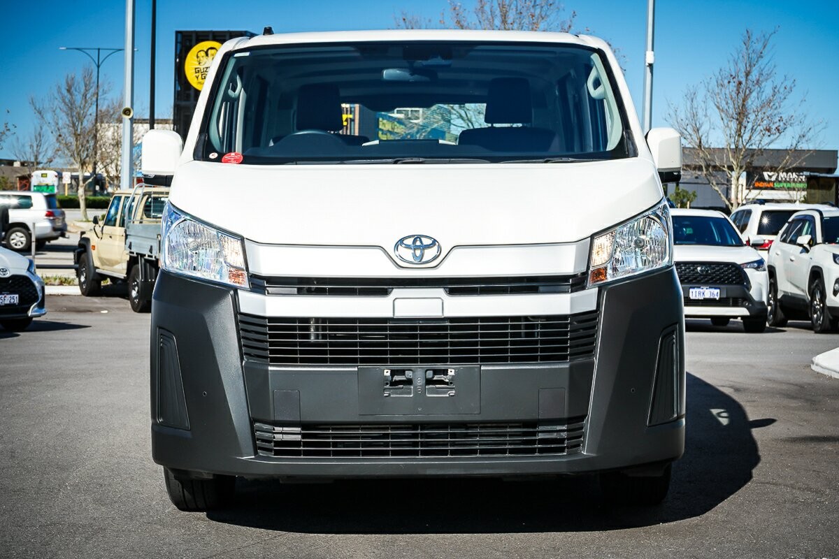 Toyota Hiace image 3