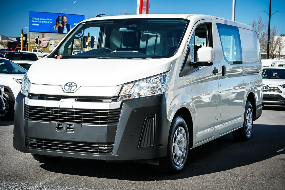 Toyota Hiace image 4