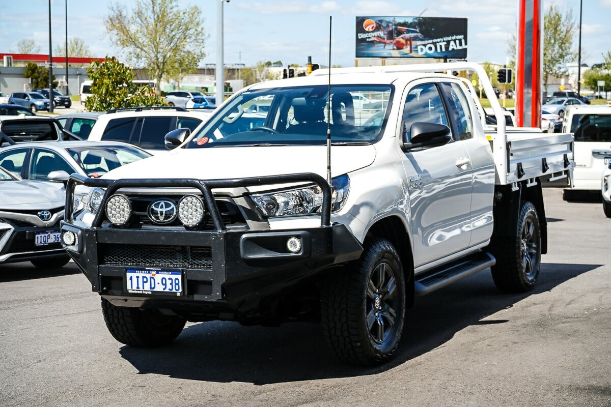 Toyota Hilux image 4