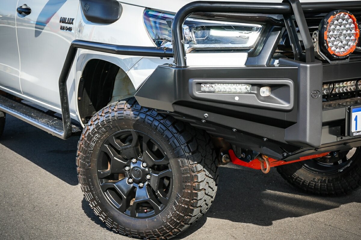Toyota Hilux image 2