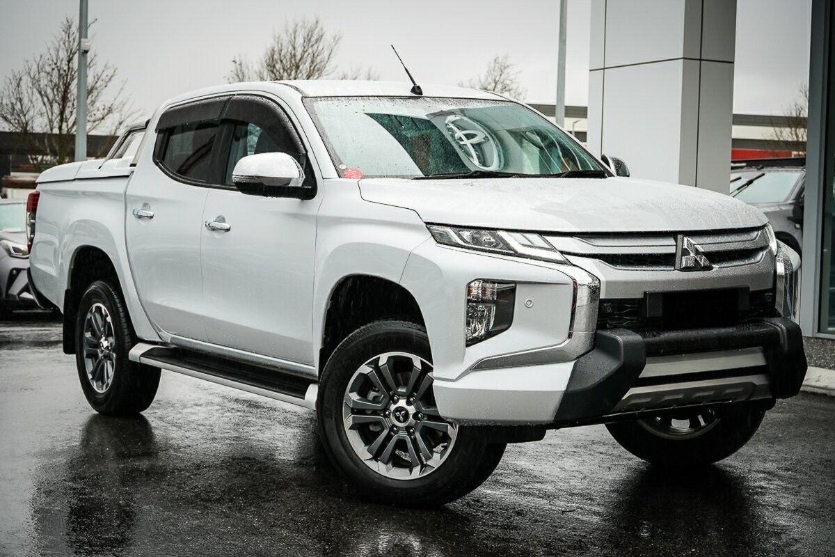 Mitsubishi Triton image 1