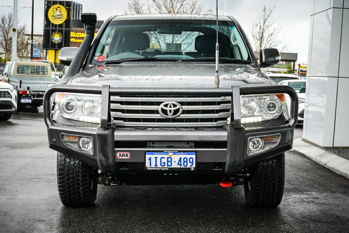 Toyota Landcruiser image 3