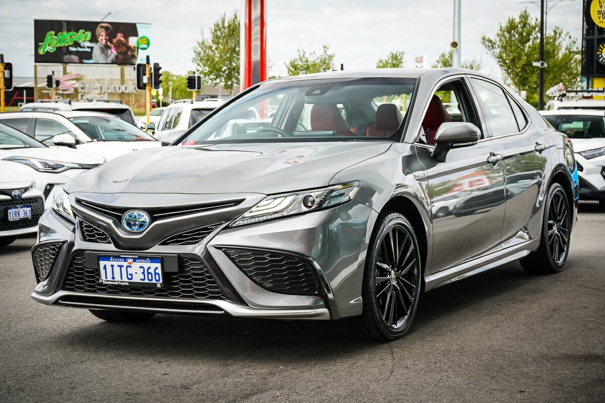 Toyota Camry image 4
