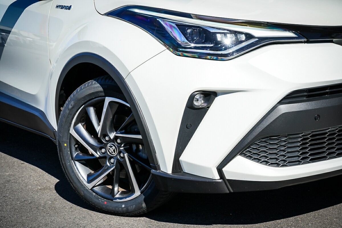 Toyota C-hr image 2
