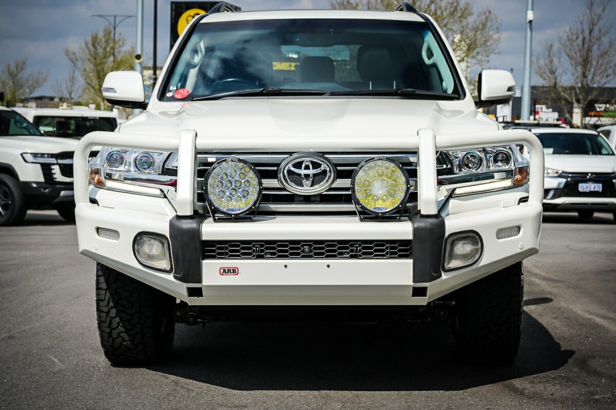 Toyota Landcruiser image 3