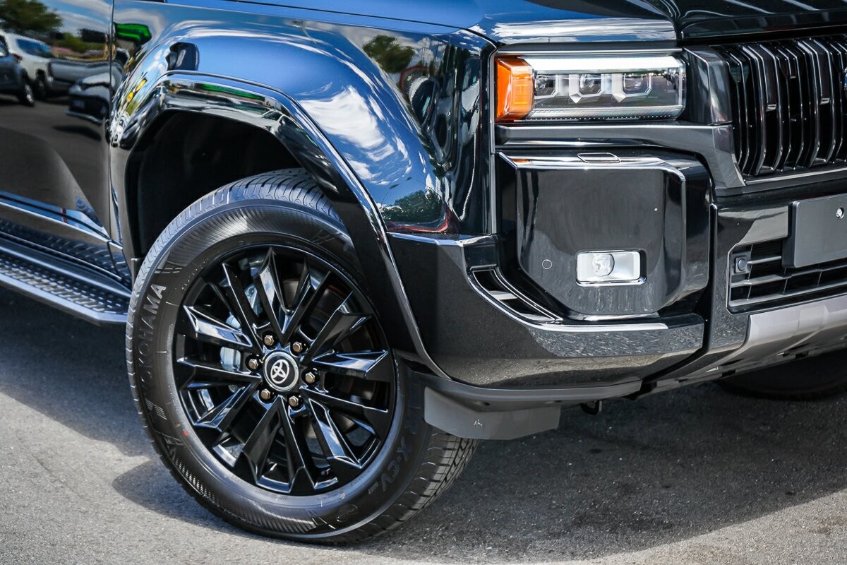 Toyota Landcruiser Prado image 2