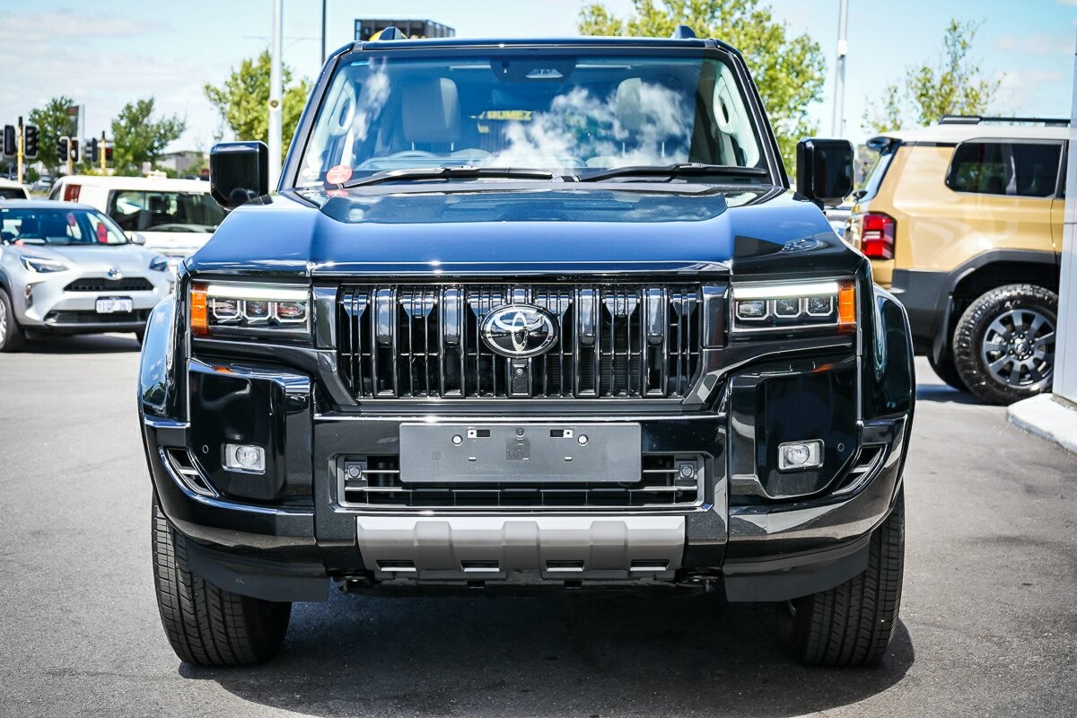 Toyota Landcruiser Prado image 3