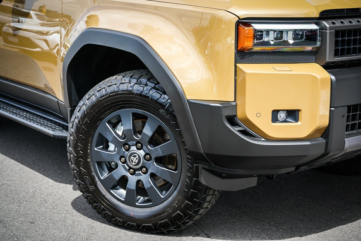 Toyota Landcruiser Prado image 2