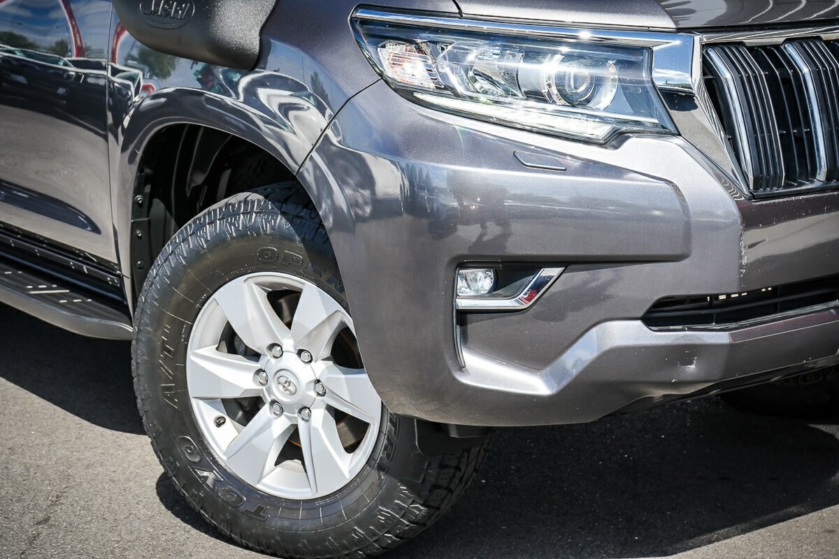 Toyota Landcruiser Prado image 2