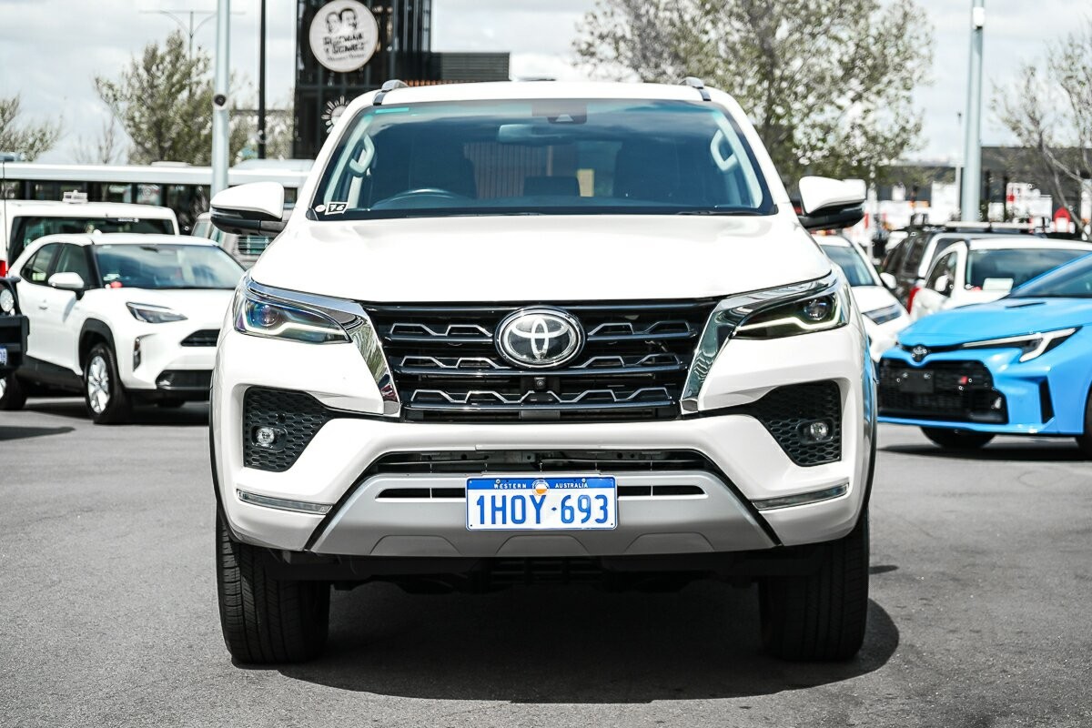 Toyota Fortuner image 3